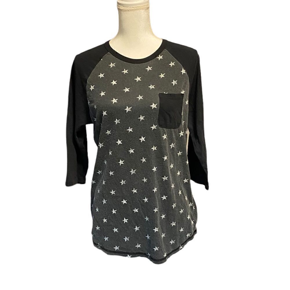 ON THE BYAS Gray, Black and White 3/4 Length Sleeve Star Tee Women’s Size Medium